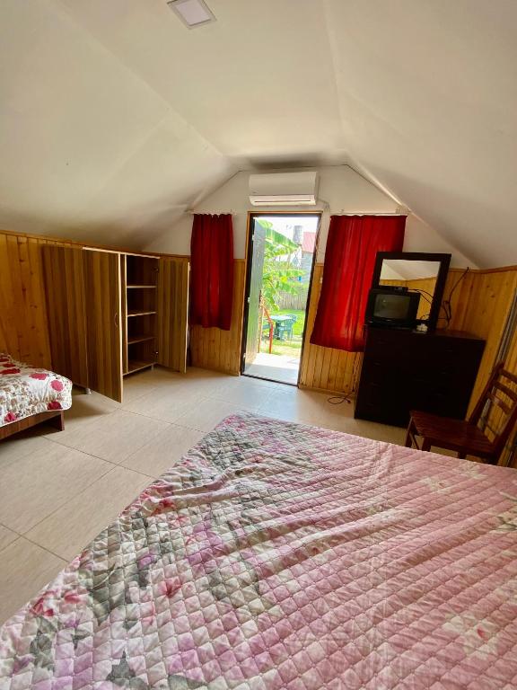 Postel nebo postele na pokoji v ubytování Cabins in Magnetiti, Ureki