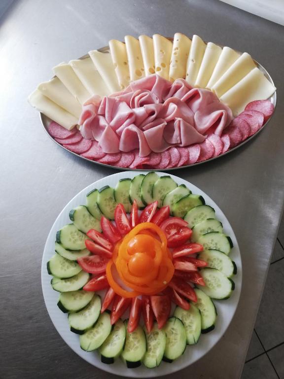 Jídlo v penzionu nebo okolí