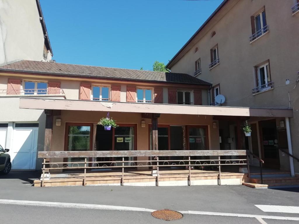 a building with a bench in front of it at Auberge des genêts d'or in Ranchal