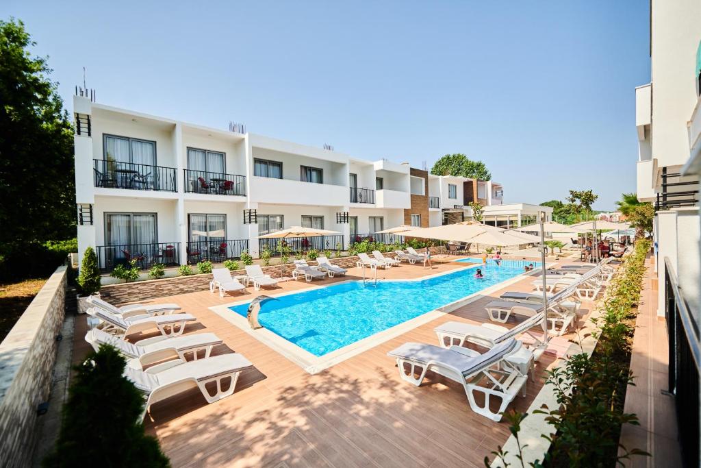Bazén v ubytování Hotel Halibas nebo v jeho okolí