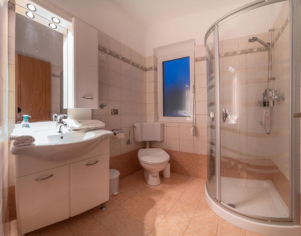 Zdjęcie z galerii obiektu Villa Elia with pool, Yurt and sea views w mieście Kos