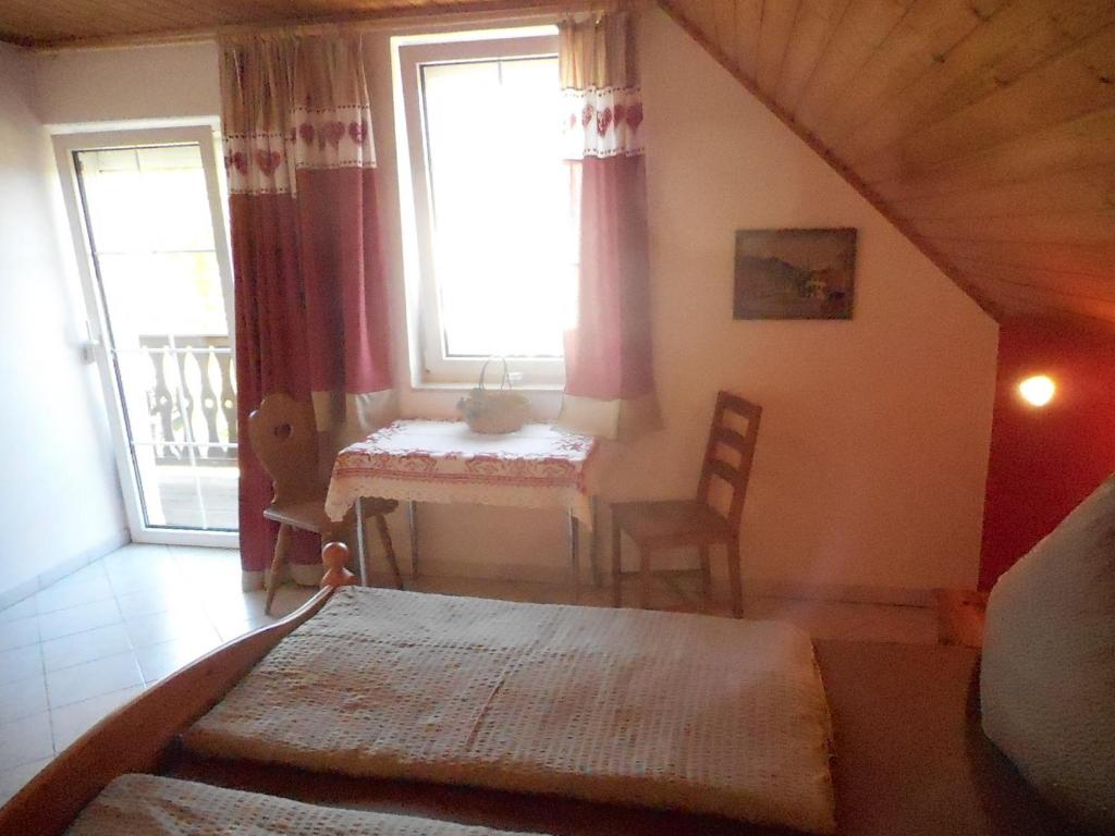 Postel nebo postele na pokoji v ubytování Gästehaus Kathi