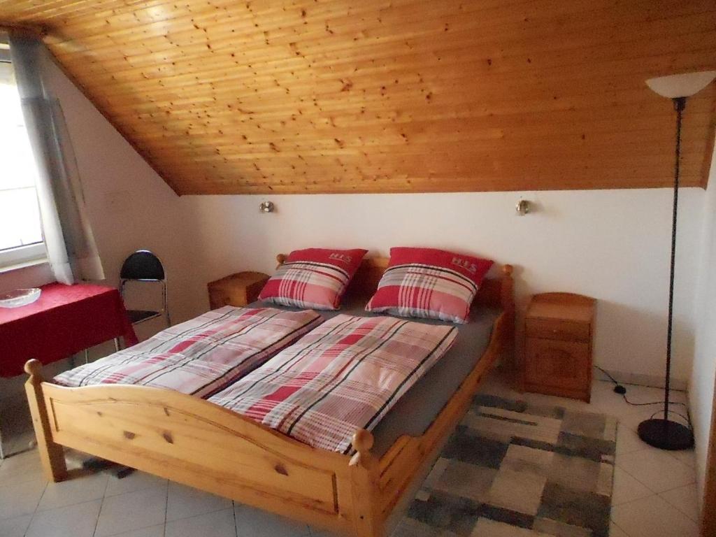 Postel nebo postele na pokoji v ubytování Gästehaus Kathi