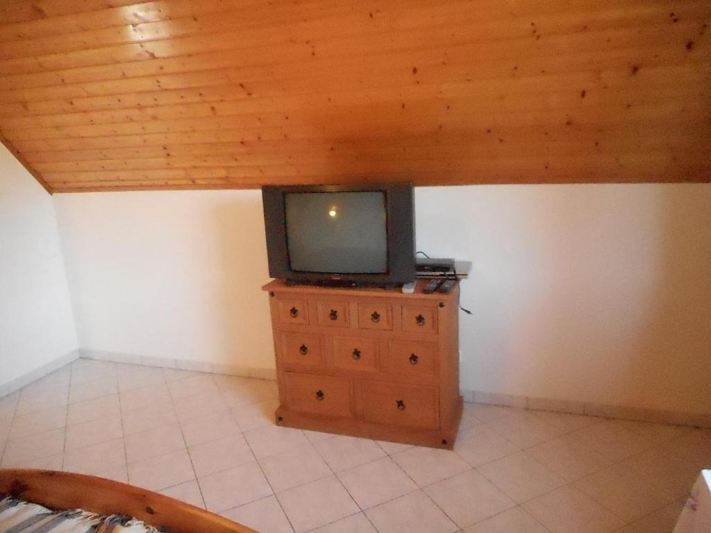 TV a/nebo společenská místnost v ubytování Gästehaus Kathi