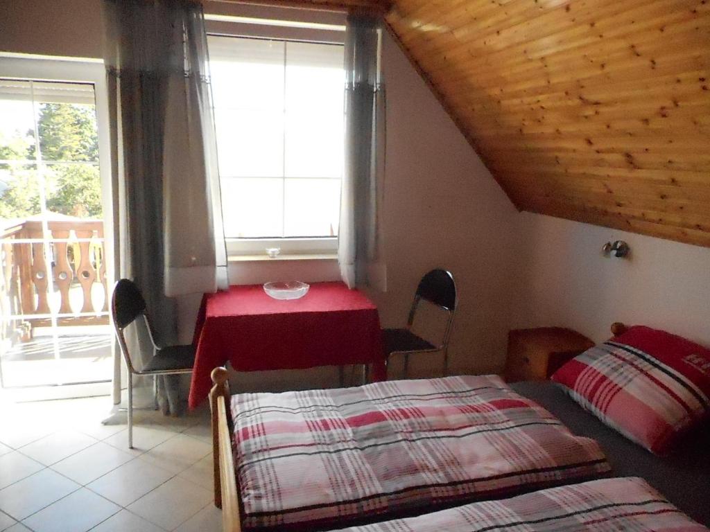 Postel nebo postele na pokoji v ubytování Gästehaus Kathi