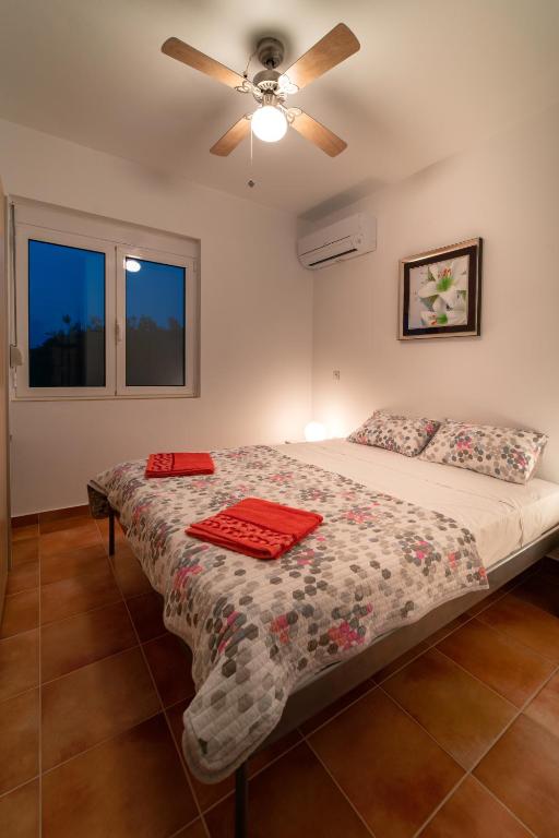 Zdjęcie z galerii obiektu Villa Elia with pool, Yurt and sea views w mieście Kos