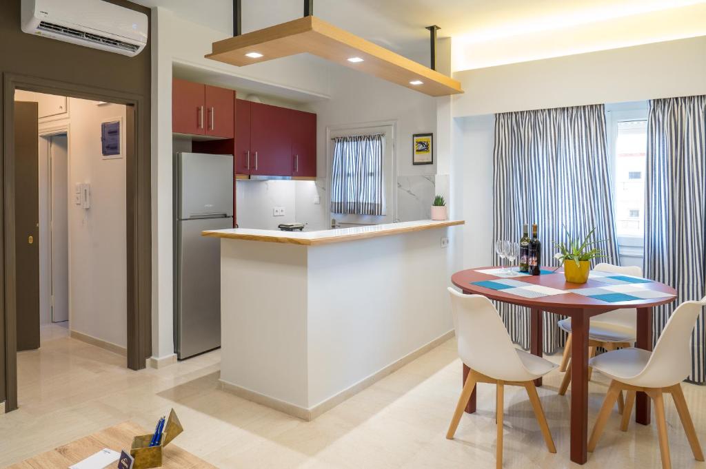 Kuchyň nebo kuchyňský kout v ubytování CHROMA Lodge Rafina