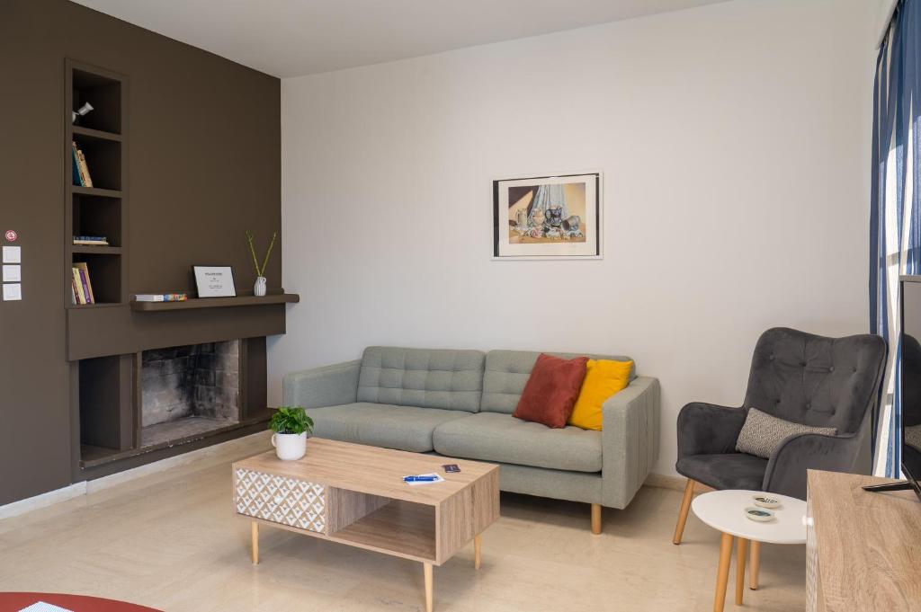 Posezení v ubytování CHROMA Lodge Rafina