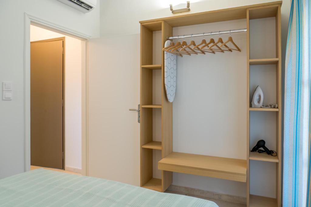 Postel nebo postele na pokoji v ubytování CHROMA Lodge Rafina