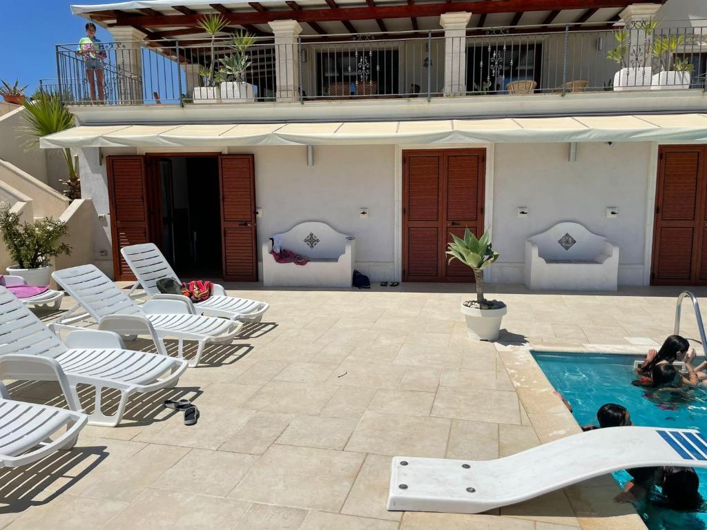 B&B Terrazze Chiaramontane Exclusive Resort - Chambre Lit King-Size Avec Vue Sur Piscine