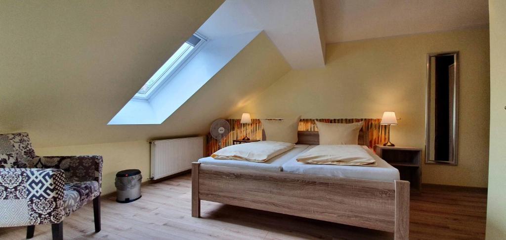 Postel nebo postele na pokoji v ubytování Hotel Schatthaus