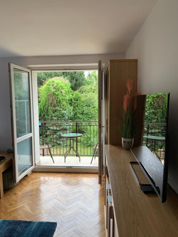 Televízia a/alebo spoločenská miestnosť v ubytovaní Apartament Basia