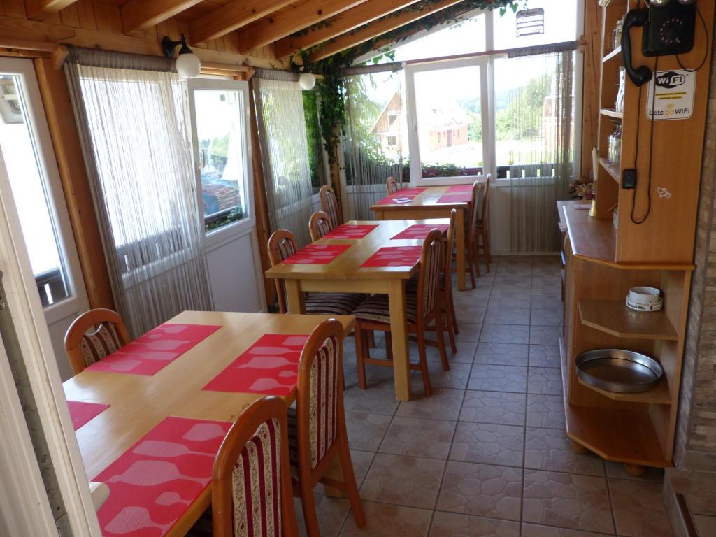 Reštaurácia alebo iné gastronomické zariadenie v ubytovaní House Pox