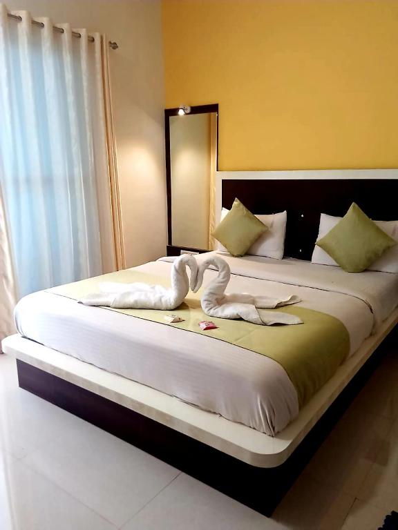 Evergreen Holidays Mahabaleshwar - Superior Double Room