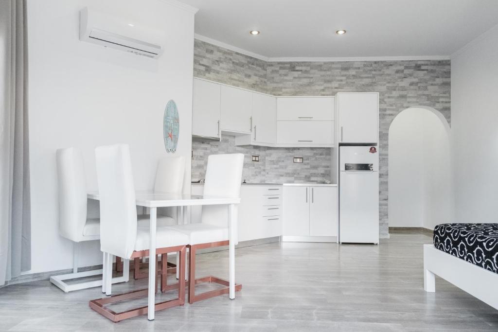 Kuchyň nebo kuchyňský kout v ubytování Bay View Apartments