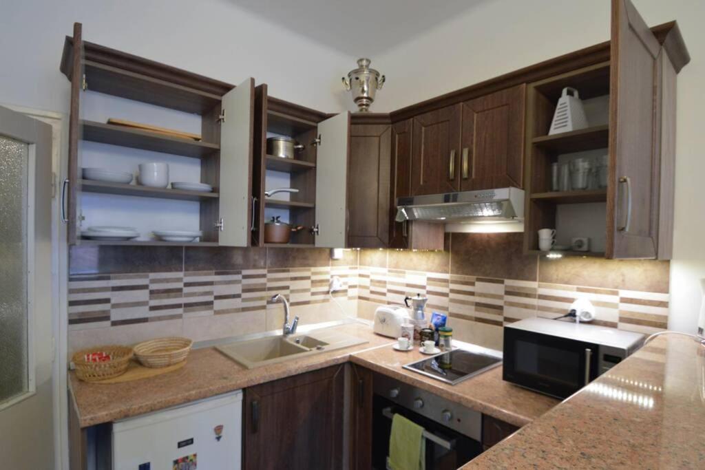 Kuchnia lub aneks kuchenny w obiekcie City Center Apartment
