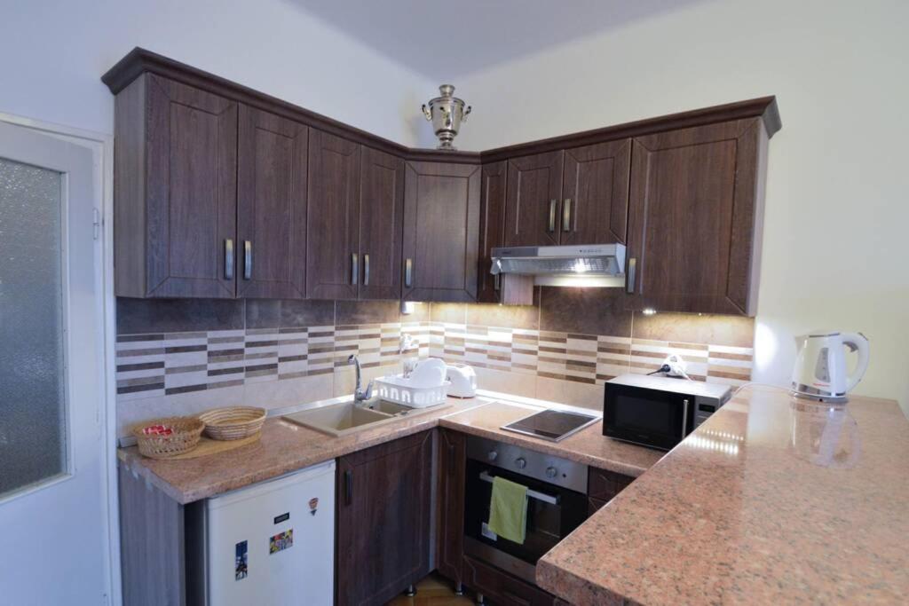 Kuchnia lub aneks kuchenny w obiekcie City Center Apartment