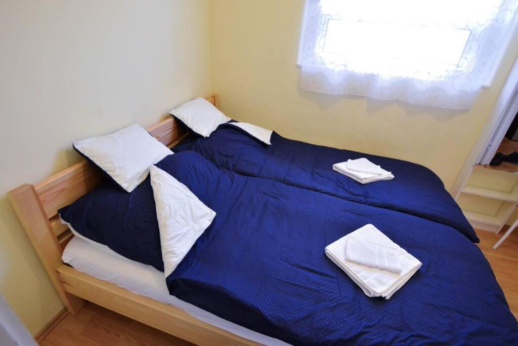 Łóżko lub łóżka w pokoju w obiekcie City Center Apartment