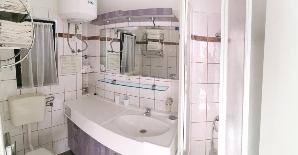 Koupelna v ubytování Luxury apartments SYCAMORE 4*