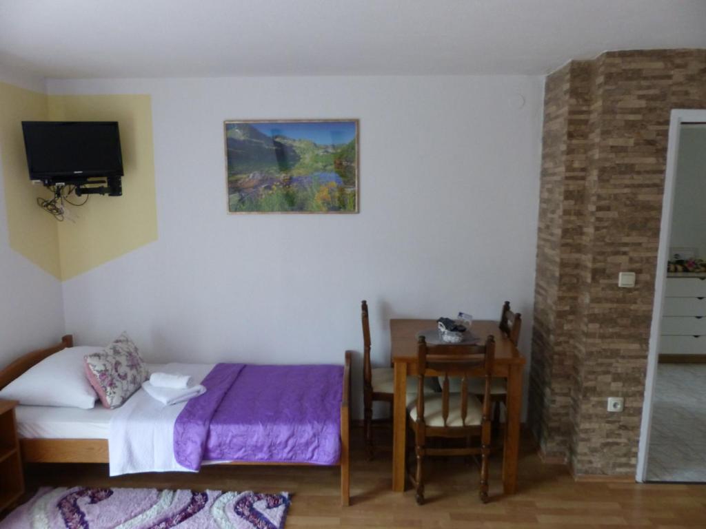 House Pox - Triple Habitación Con Balcón