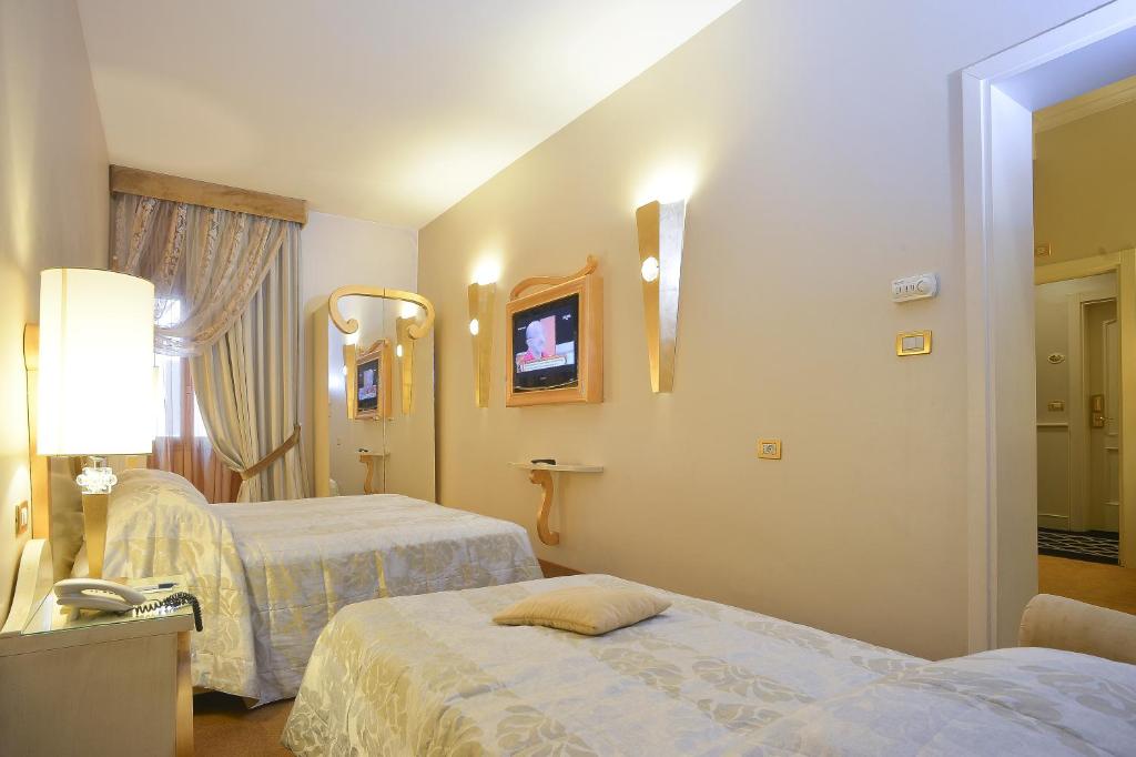 Zanhotel Tre Vecchi - Resim 25