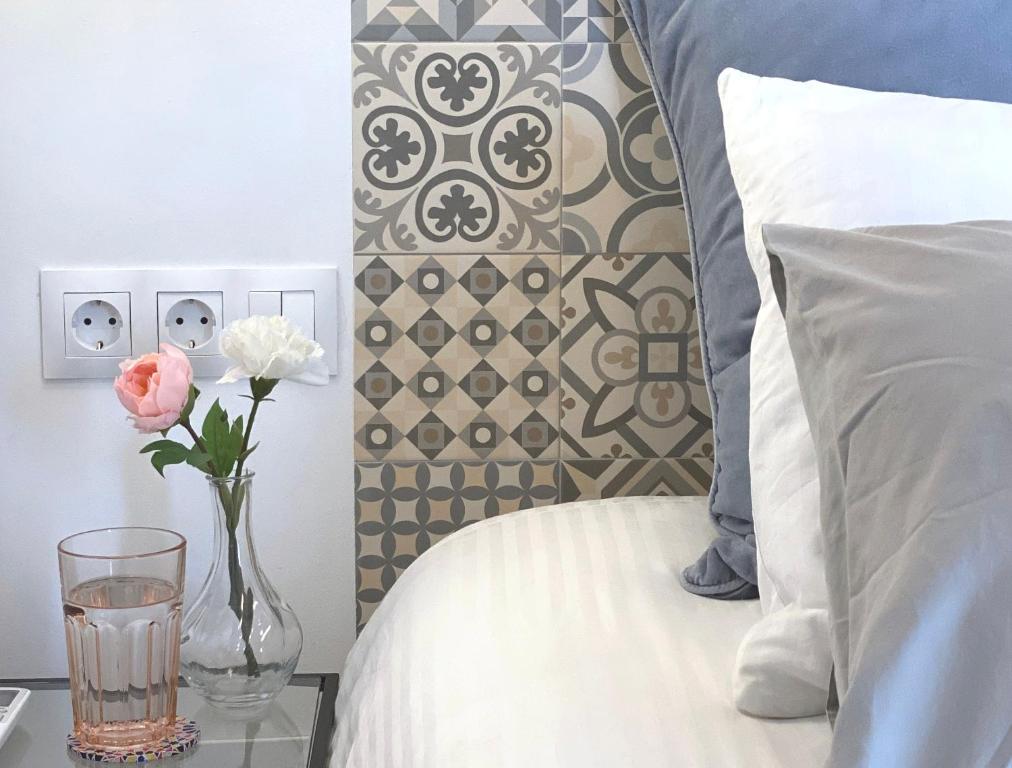 Łóżko lub łóżka w pokoju w obiekcie La Tierra Sur apartment Malaga Center