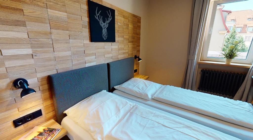 Postel nebo postele na pokoji v ubytování Hotel Rothenburger Hof