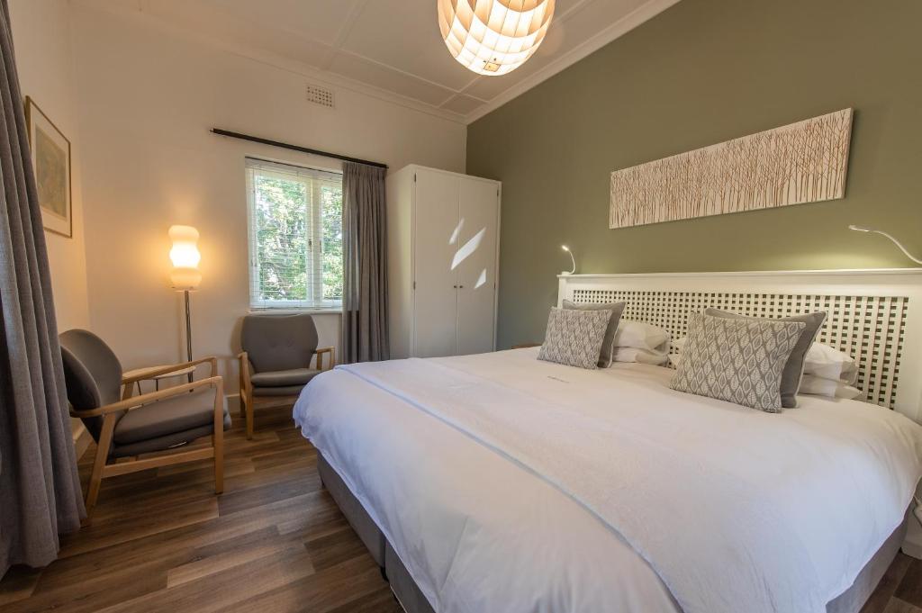Letto o letti in una camera di Ballinderry, The Robertson Guest House