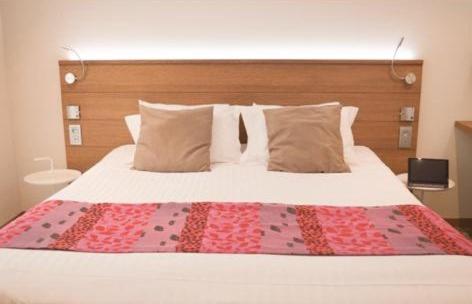 Postel nebo postele na pokoji v ubytování Hotel La Caleche