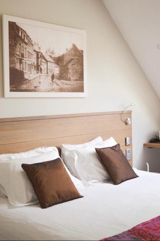 Postel nebo postele na pokoji v ubytování Hotel La Caleche