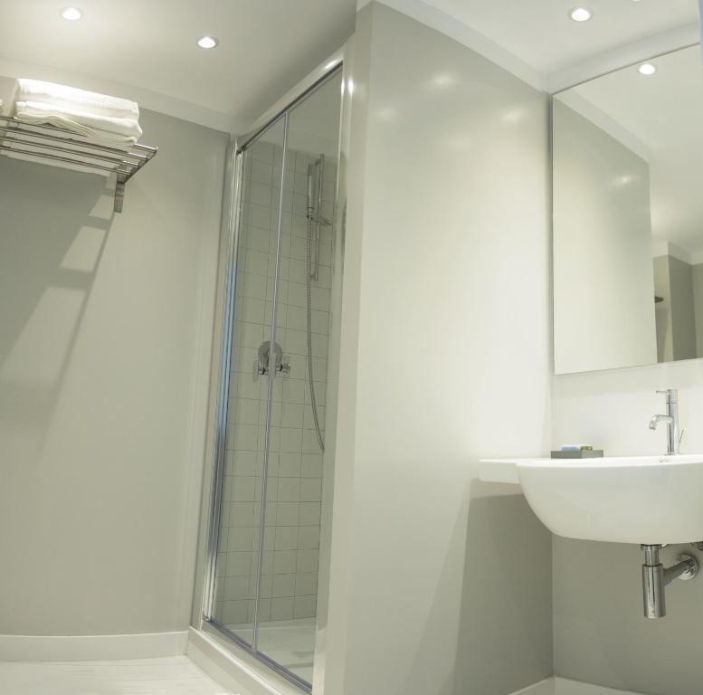 a bathroom with a glass shower and a sink at TigellioTre Bed and Breakfast in Cagliari