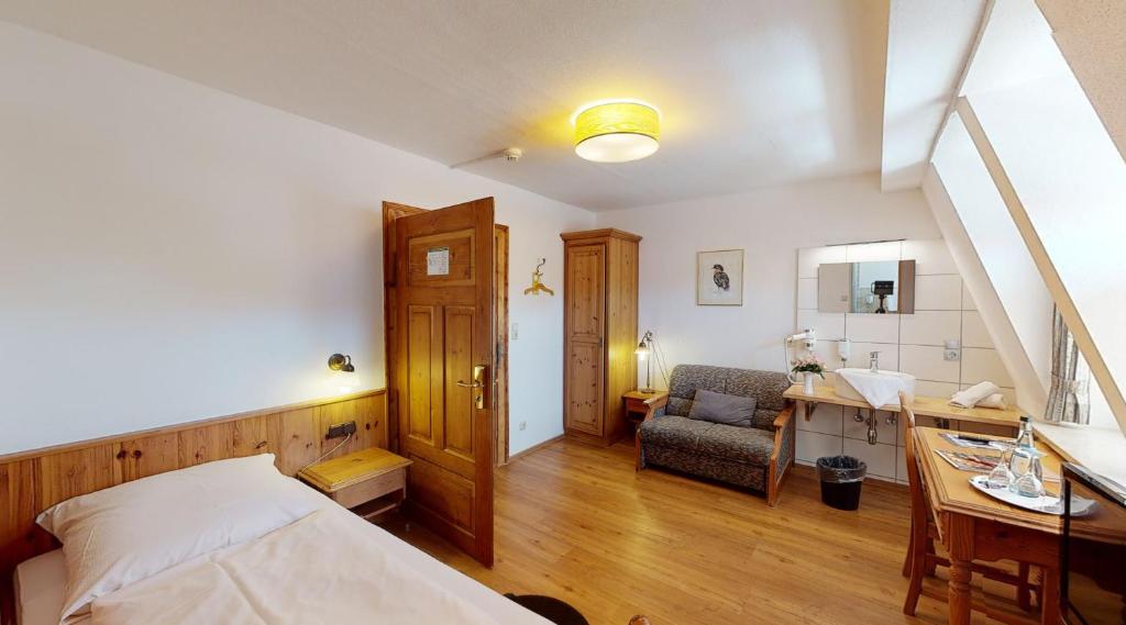 Postel nebo postele na pokoji v ubytování Hotel Rothenburger Hof