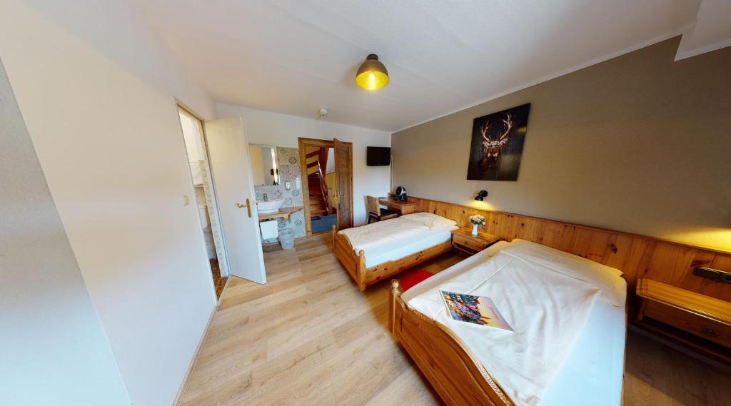 Postel nebo postele na pokoji v ubytování Hotel Rothenburger Hof