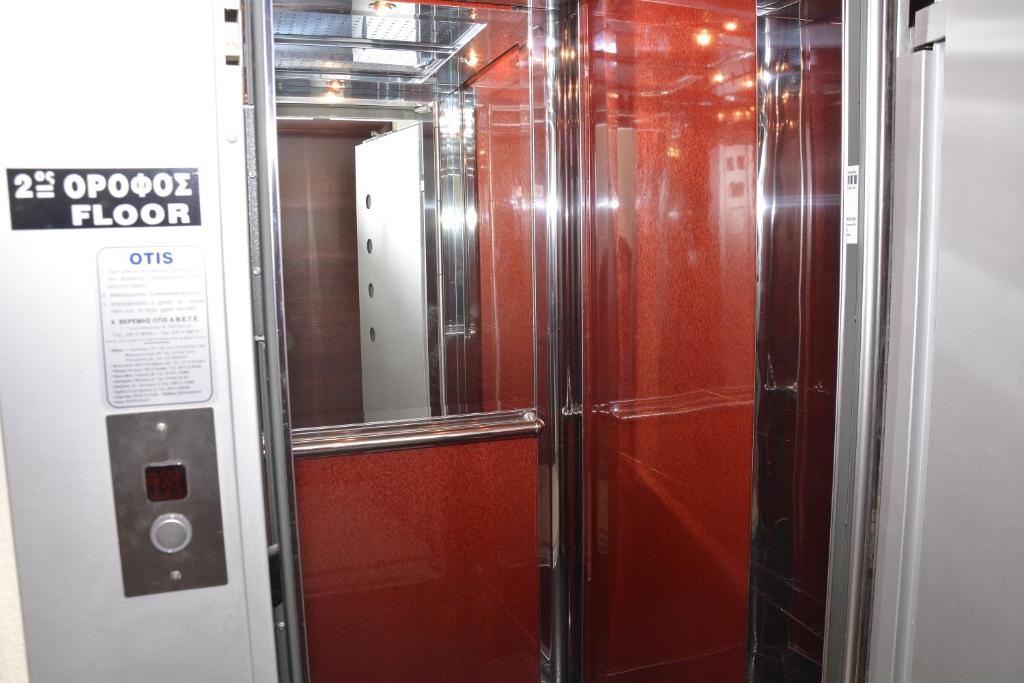 Zdjęcie z galerii obiektu Hotel Paris w Paralii Katerinis