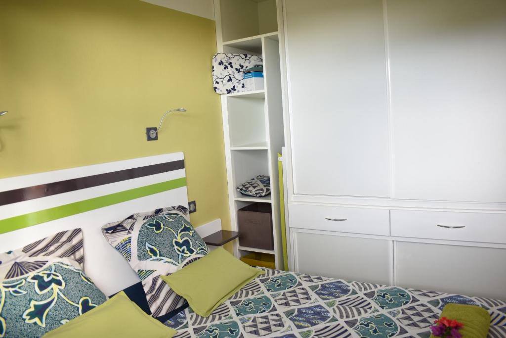 Postel nebo postele na pokoji v ubytování Creole Nest