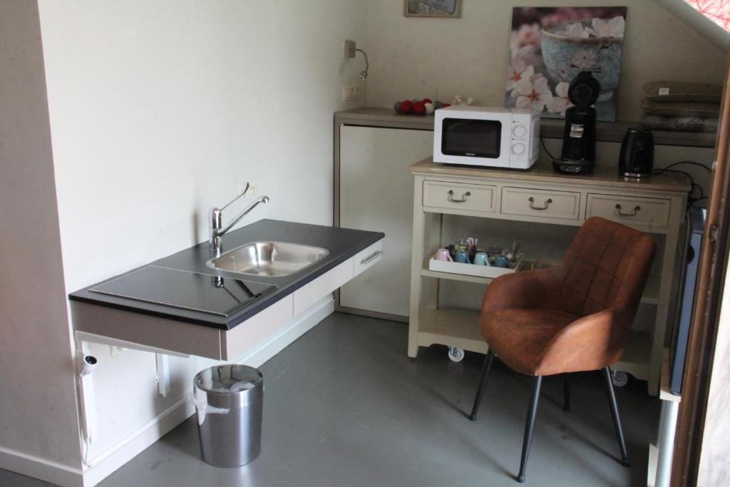 Kuchyň nebo kuchyňský kout v ubytování B&B Altijd Genieten