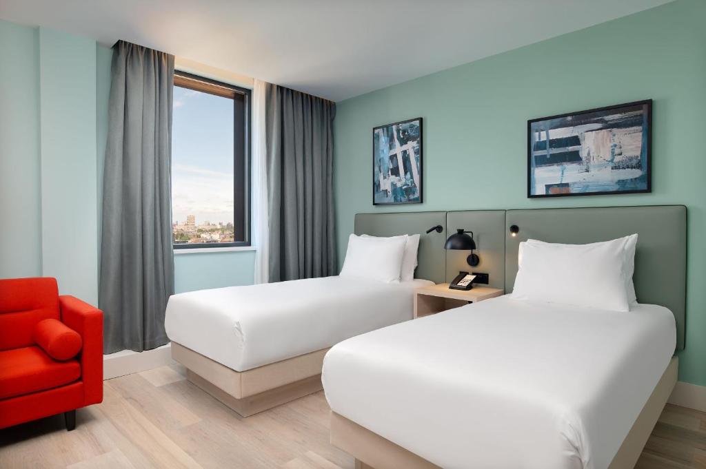 
Deluxe Twin Room with City View
