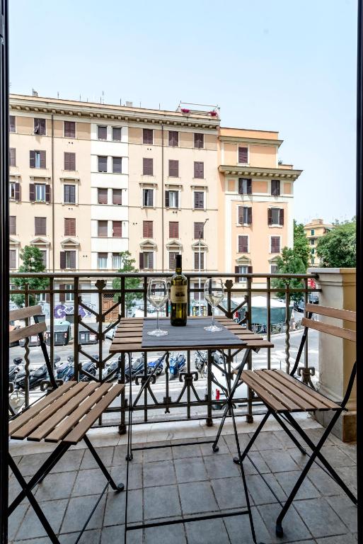 Leo's Colosseum - Private Apartments - King Room With Balcony