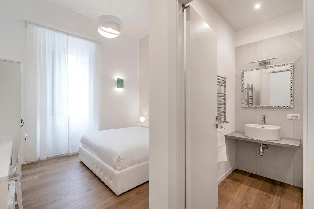 Leo's Colosseum - Private Apartments - Queen Room With Private Bathroom