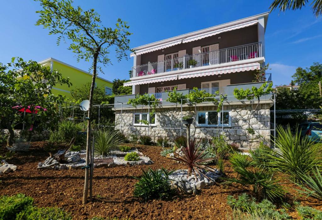 Vonkajšia záhrada v ubytovaní House Diana
