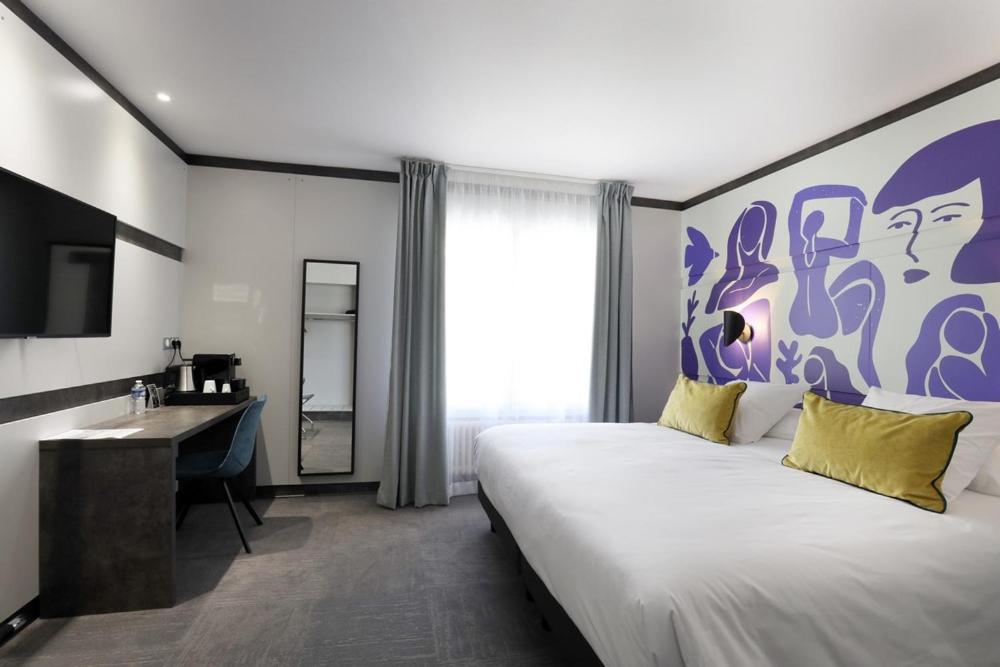 Postel nebo postele na pokoji v ubytování Hôtel la Capelle Millau