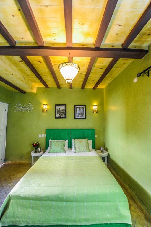 Postel nebo postele na pokoji v ubytování Riad Milouda