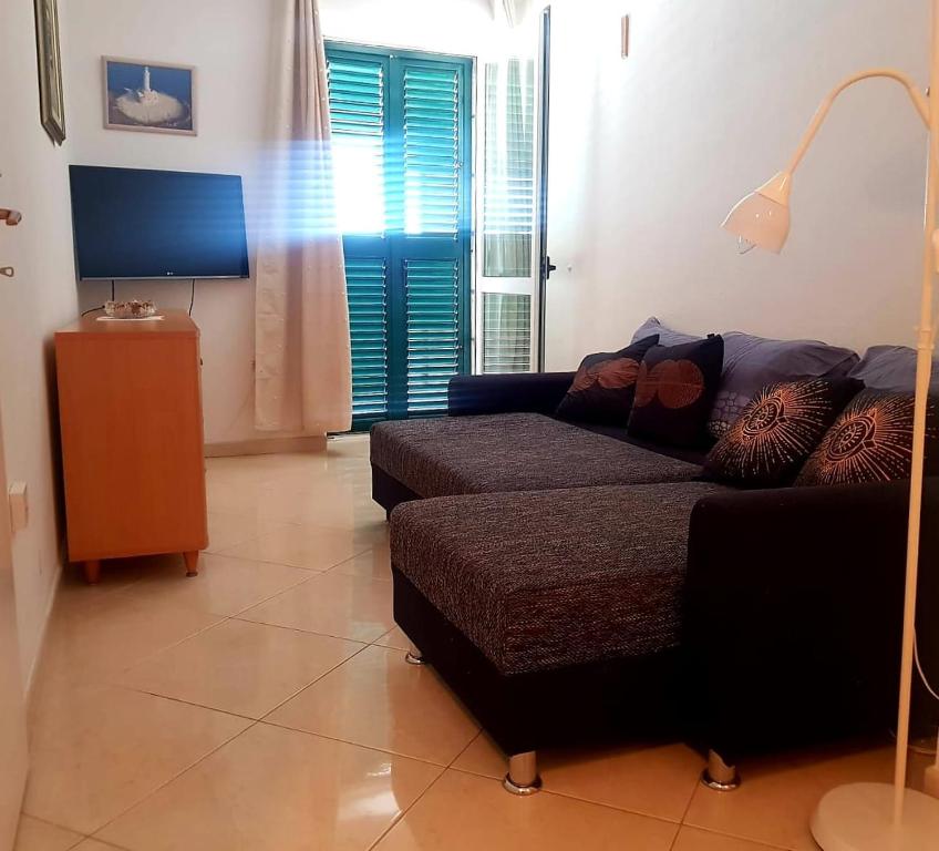 Televízia a/alebo spoločenská miestnosť v ubytovaní Apartment Dalma