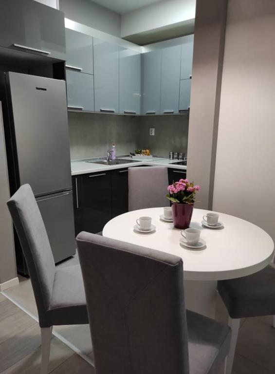 Centar One Apartmant tesisinde mutfak veya mini mutfak