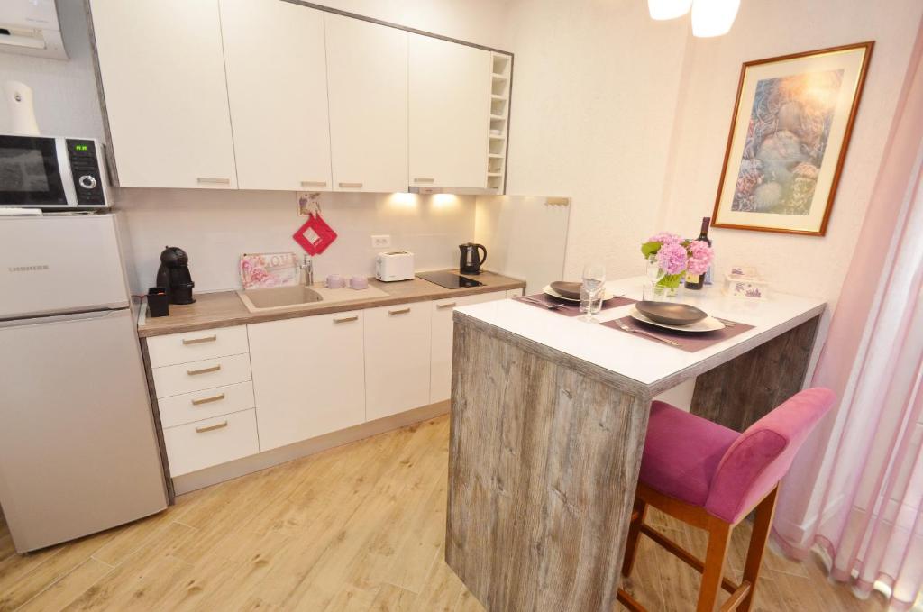 A cozinha ou kitchenette de Kotor Center W
