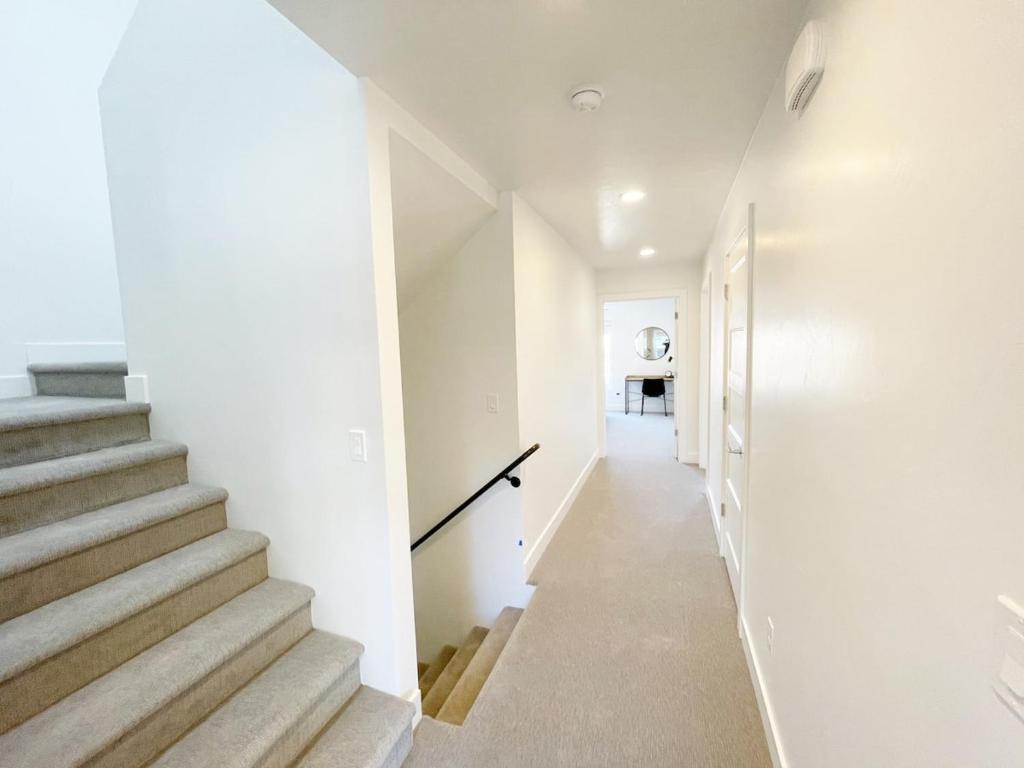 New Family-Friendly Townhome w/ Pool & Hot Tub - 五居室房屋