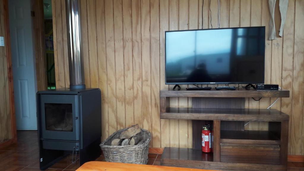 TV a/nebo společenská místnost v ubytování Laguna Verde Cabaña