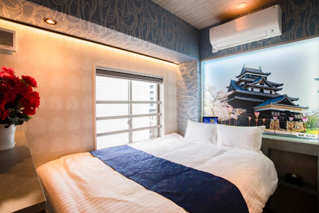 Postel nebo postele na pokoji v ubytování Hotel Xcell Hiroshima Nagarekawa