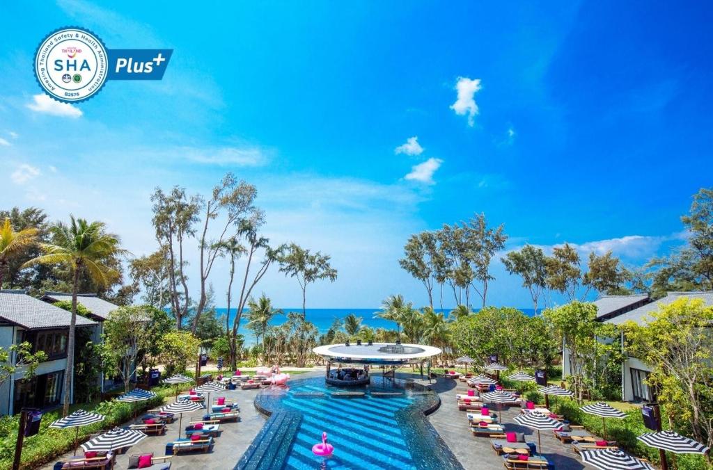 ein Bild eines Pools im Resort in der Unterkunft Baba Beach Club Natai Luxury Pool Villa Hotel by Sri panwa - SHA Plus in Natai Beach