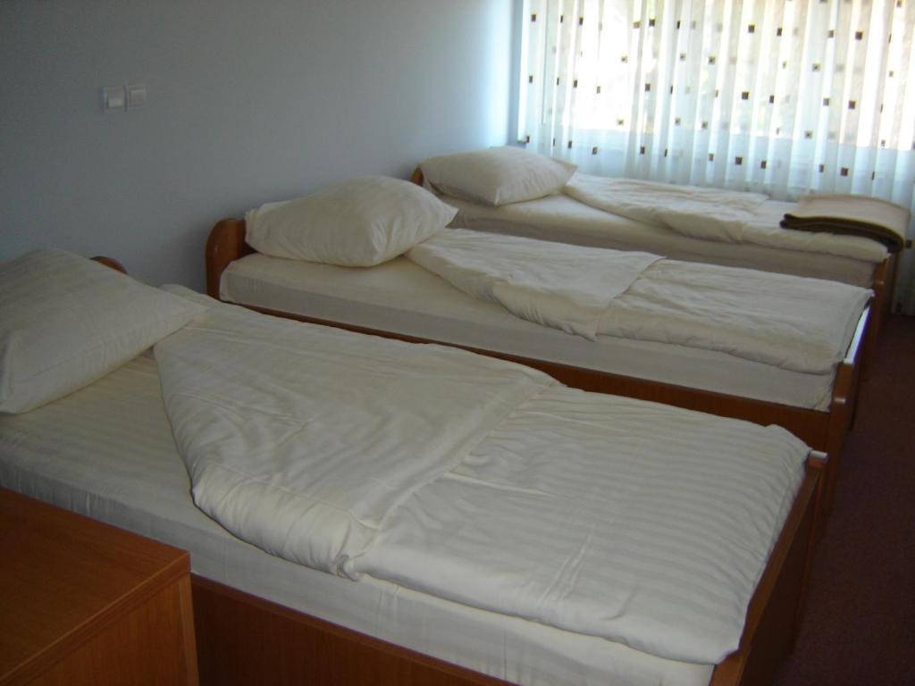 Hotel Sunce Sarajevo Vogosca - 三个房间